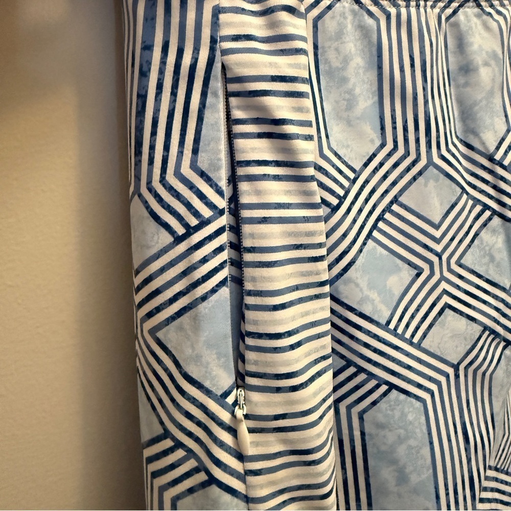 J. McLaughlin Blue and White Patterned Mini Skirt - Picture 4 of 4
